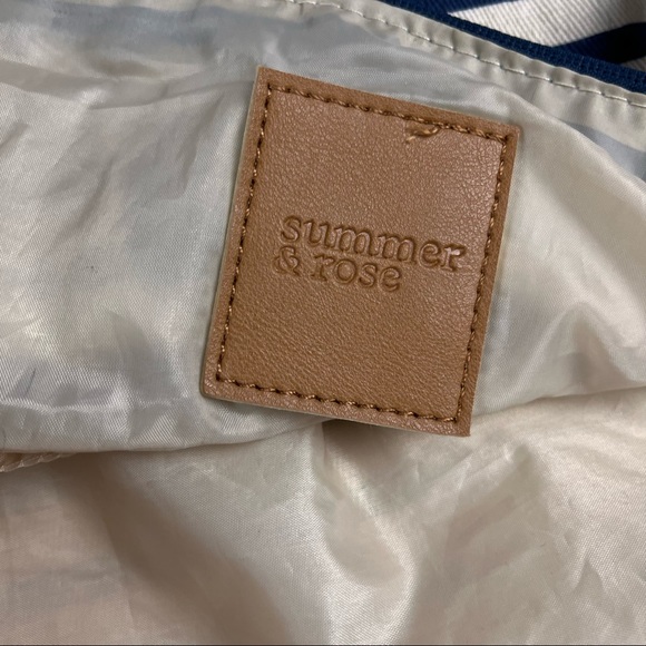 SUMMER & ROSE TOTE IN WHITE AND NAVY STRIPES W/ ROPE HANDLE & SATIN LINING - Picture 4 of 8